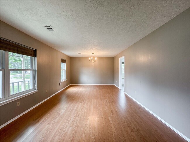 Building Photo - 2903 Auburn Dr