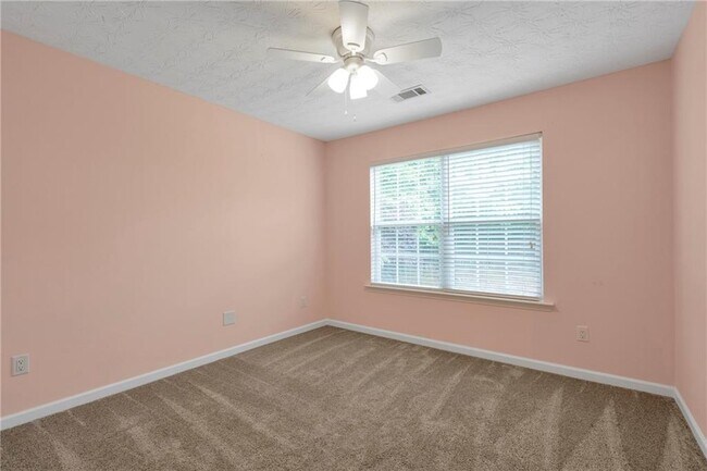Building Photo - 709 Roxholly Ln NE