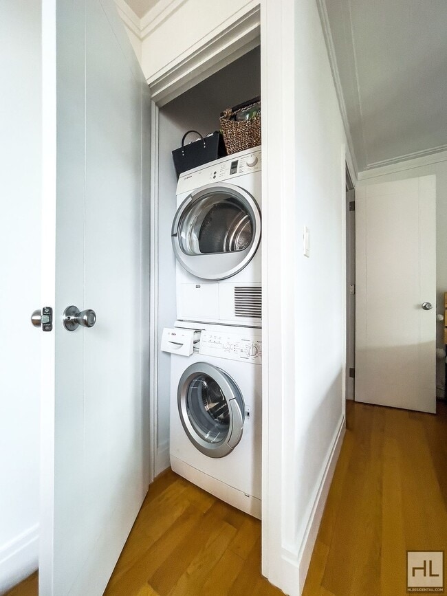 Building Photo - JAVA STREET / Greenpoint 2-Bed 2-Bath / Pe...