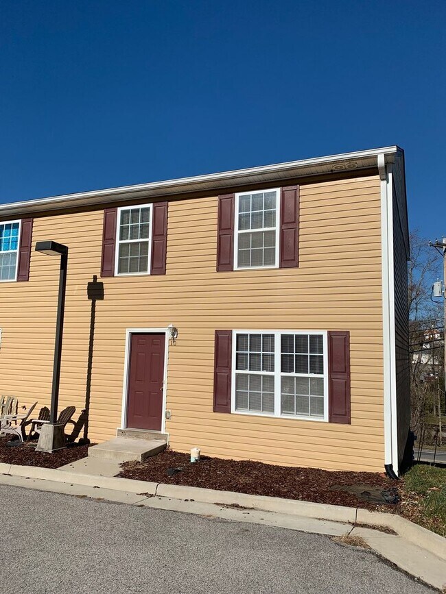 Building Photo - 20 Station Ln NE