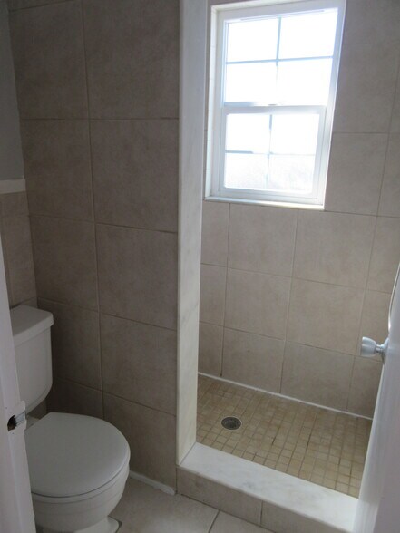 Building Photo - 390 W Cocoa Beach Cswy