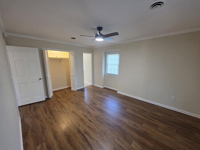 Building Photo - 212 Stratford Dr