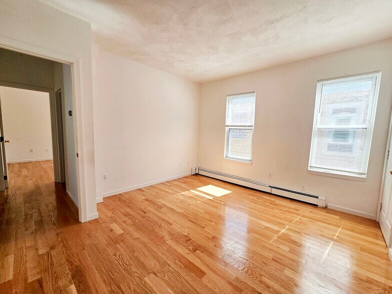 Building Photo - 56 Mansfield St