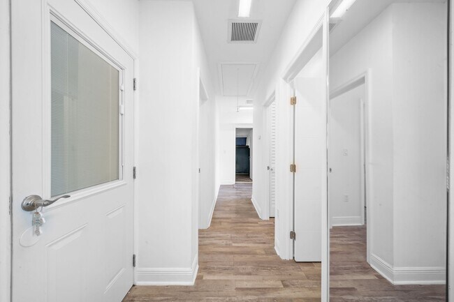 Building Photo - 1520 SW 11th Terrace