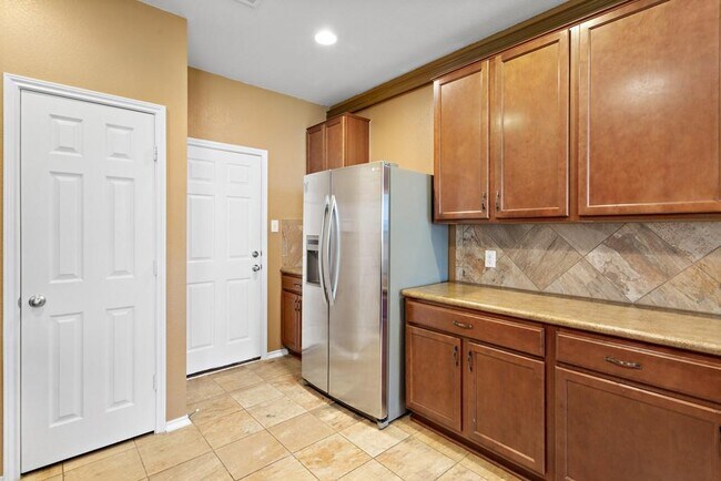Building Photo - 2302 McCook Dr