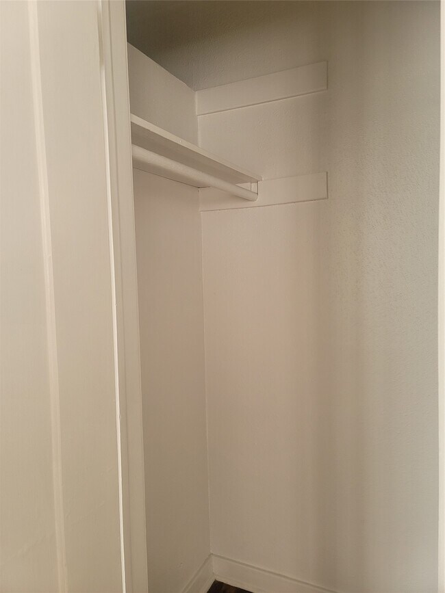 Building Photo - 1920 Binz St