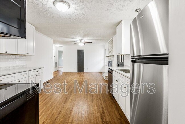 Building Photo - 909 Kaywood Dr