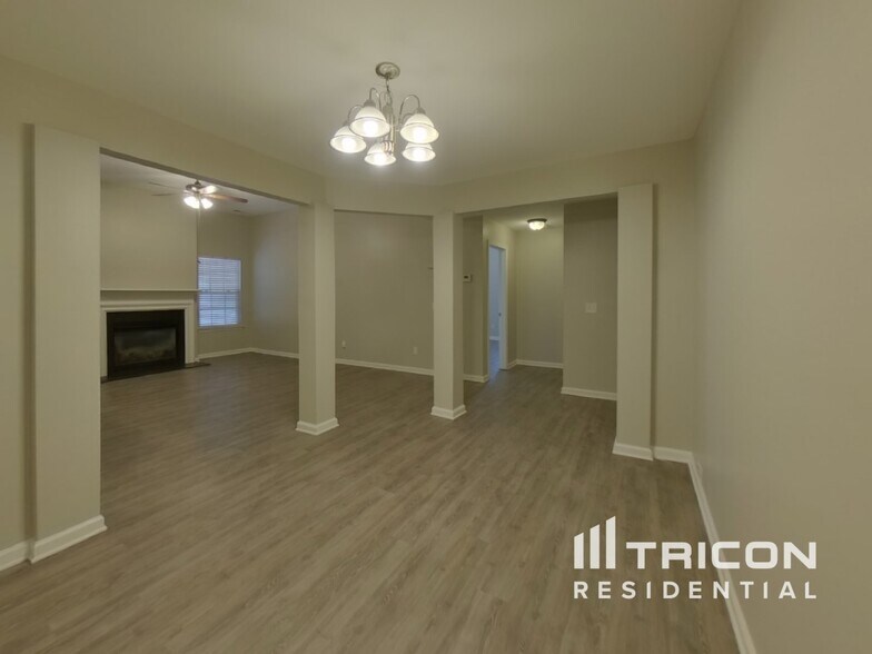 Building Photo - 6017 Ashebrook Dr