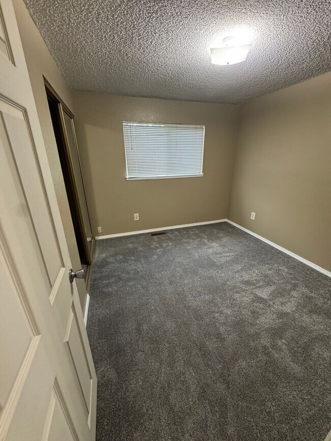 Building Photo - Spacious Covington Home with all New Appliances, Fresh Paint and Large Fenced Yard!