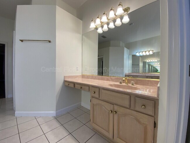 Building Photo - 5614 Craindale Dr
