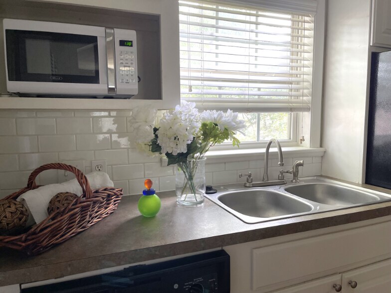 Building Photo - 529 Whitham Ave