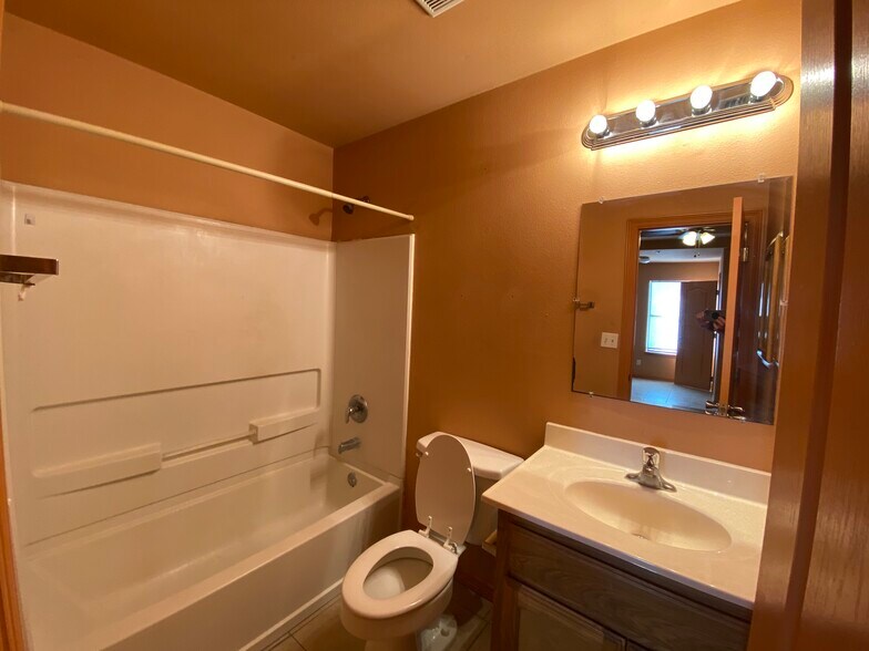 Building Photo - 1306 W Fig Ave