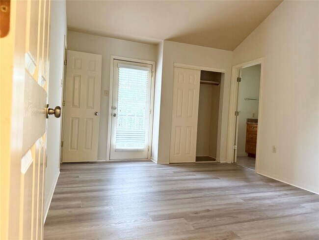 Building Photo - 10066 Emnora Ln