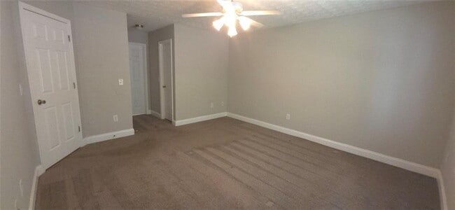 Building Photo - 252 Tara Commons Dr
