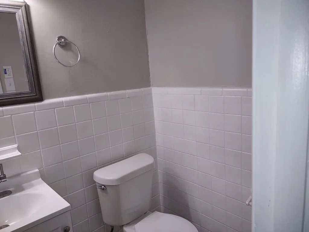 Building Photo - 1630 Edgechester Ave