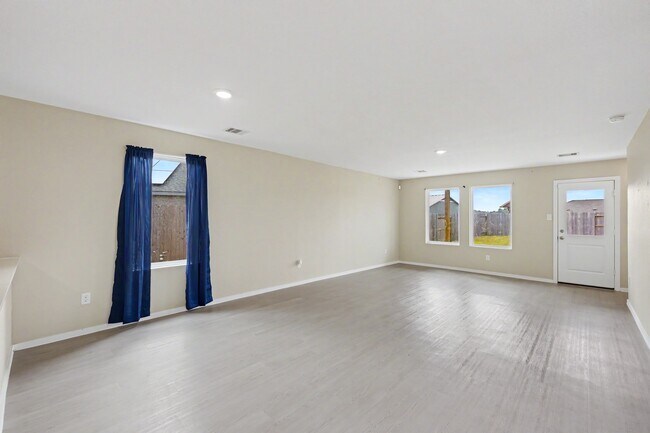 Building Photo - 21154 Vercelli St