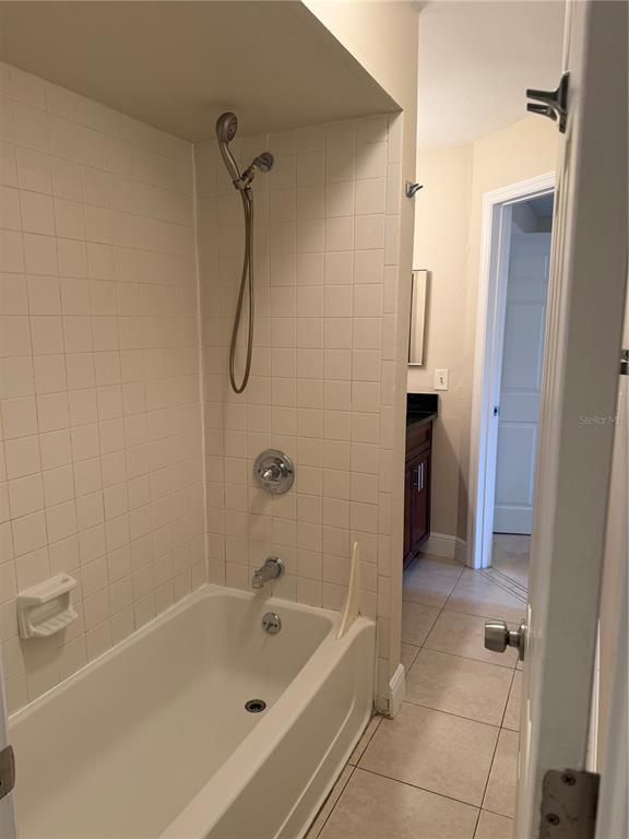 Building Photo - 425 Fountainhead Cir