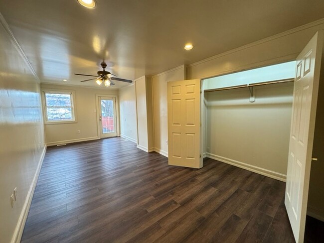 Building Photo - Cozy 1 Bedroom, 1.5-Bath Home with a Lovel...