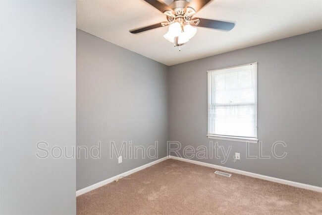 Building Photo - 663 Raymond Dr