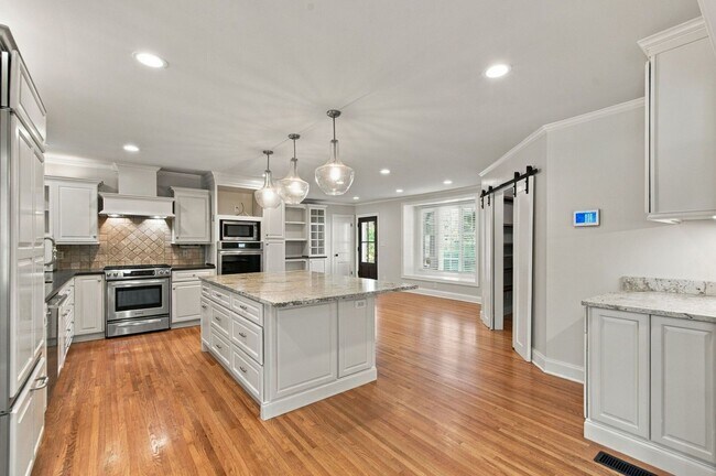 Building Photo - 2023 Galbraith Dr
