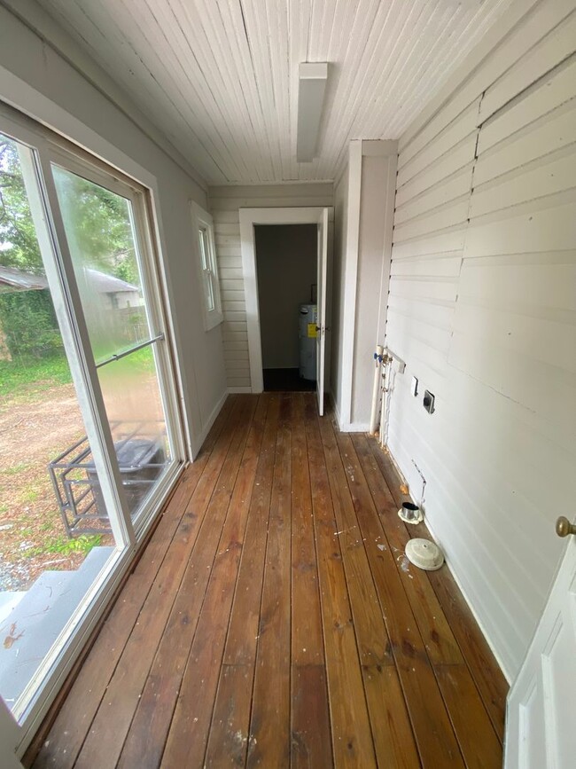 Building Photo - Remodeled 2 bed / 1 bath in Beaumont Villa...