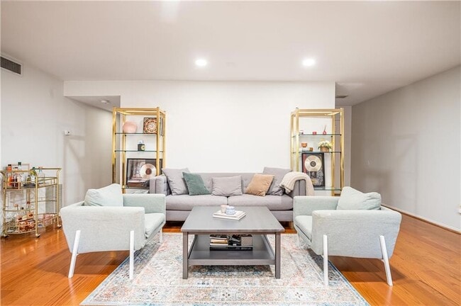 Building Photo - 23 Middleton Ct