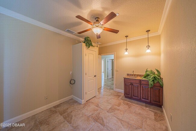 Building Photo - 5090 Riverside Dr