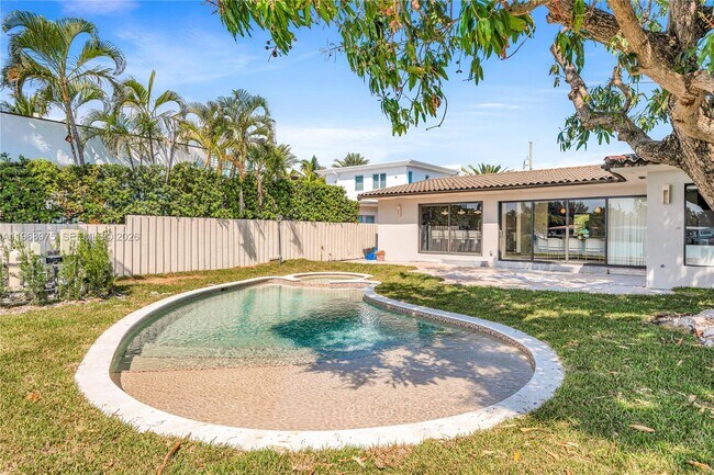 Building Photo - 1170 S Biscayne Point Rd