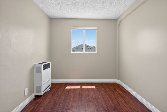 Interior Photo - 429-431 East 49th St.