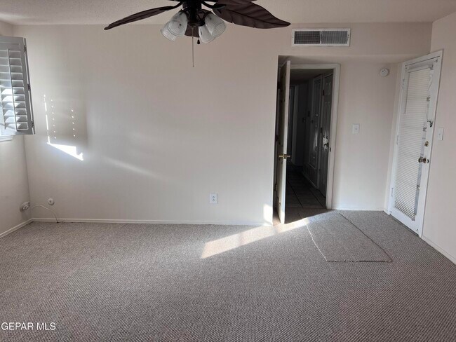 Building Photo - 10524 Candlewood Ave