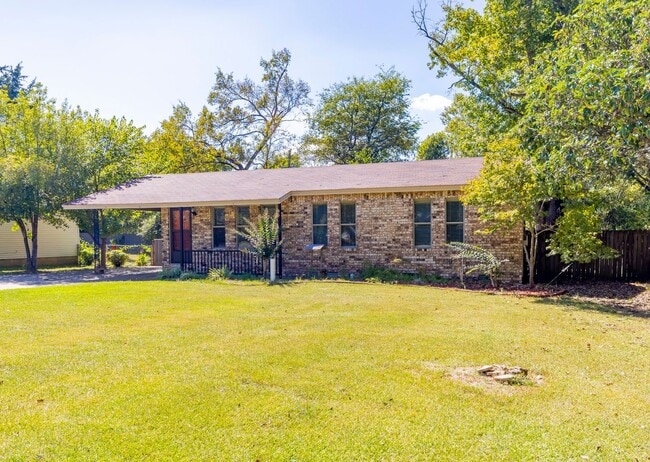 Building Photo - 1007 N Holly St