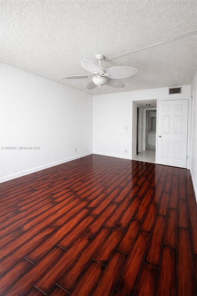 Building Photo - 9330 Lagoon Pl