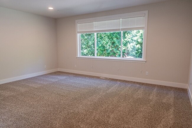 Building Photo - 5Bd/4.25Ba Kirkland House