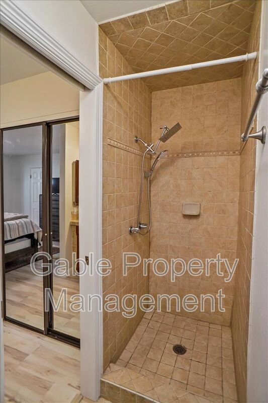 Building Photo - 15732 Rosehaven Ln