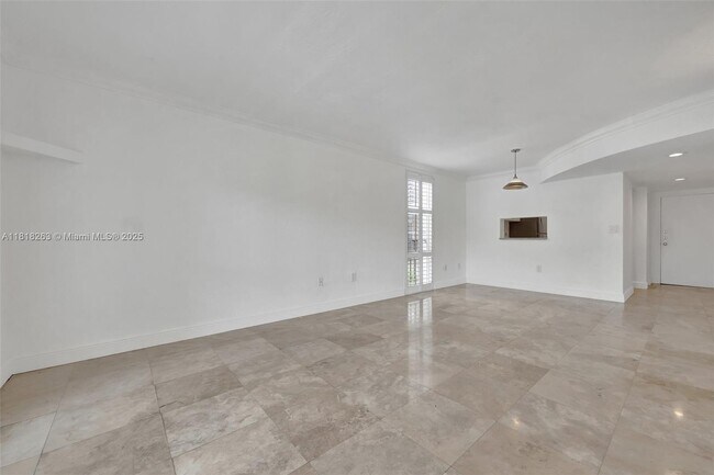 Building Photo - 6890 N Kendall Dr