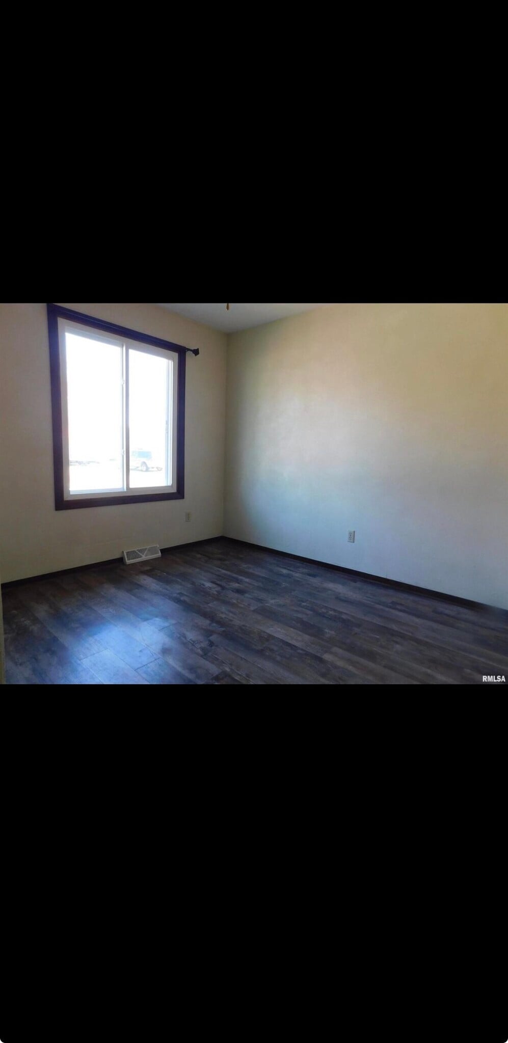 Building Photo - 737 9th St