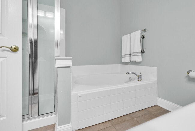 Building Photo - 2450 Marsh Glen Dr
