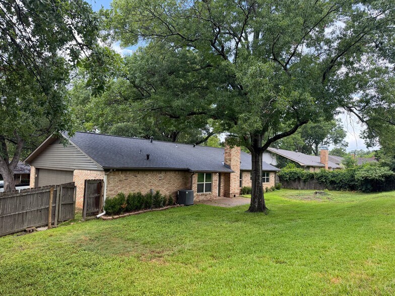 Building Photo - 3424 Glendale Dr