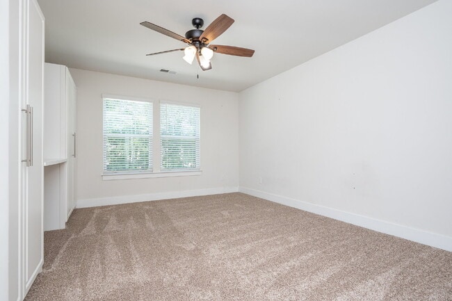 Building Photo - Modern 3BR/2.5BA Townhome with Main-Level Suite and Loft, located in a Prime Taylors Location!