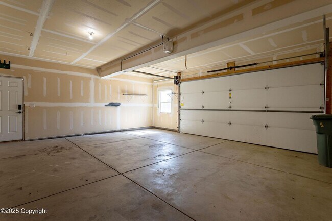 Building Photo - 4 Bedrooms, 3.5 Bathrooms, 2 Car Garage Home Fore Rent In Remington Estates