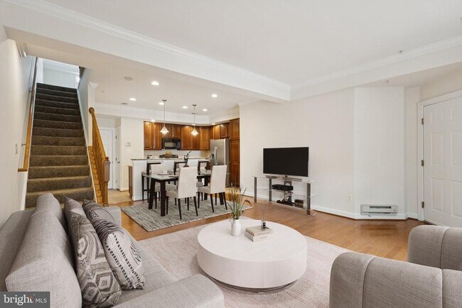 Building Photo - 2576 Eastbourne Dr