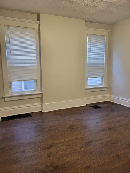 Building Photo - 264 Miller Ave