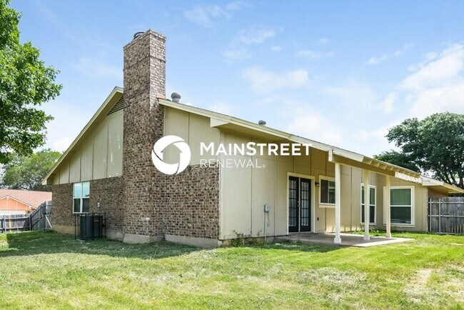 Building Photo - 3 Bedroom Pet-Friendly Home in Fort Worth, TX with Main Street Renewal