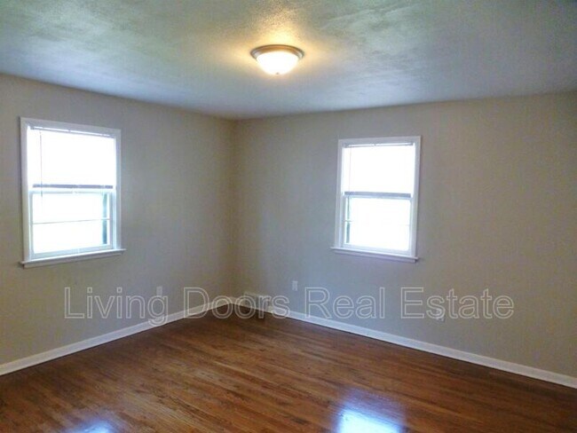 Building Photo - 3701 Lewis Ave