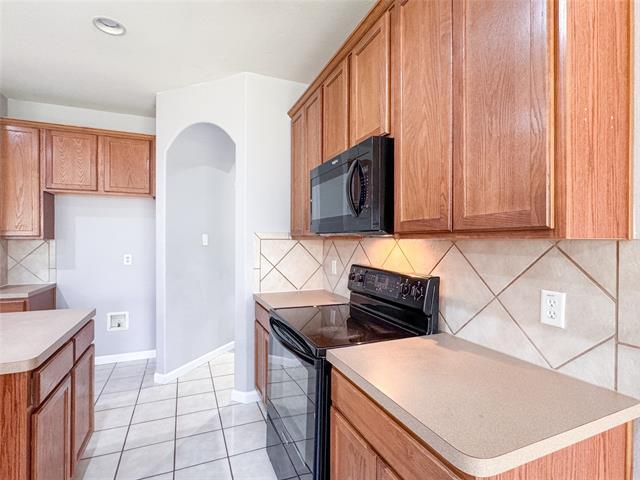 Building Photo - 1212 Maple Terrace Dr