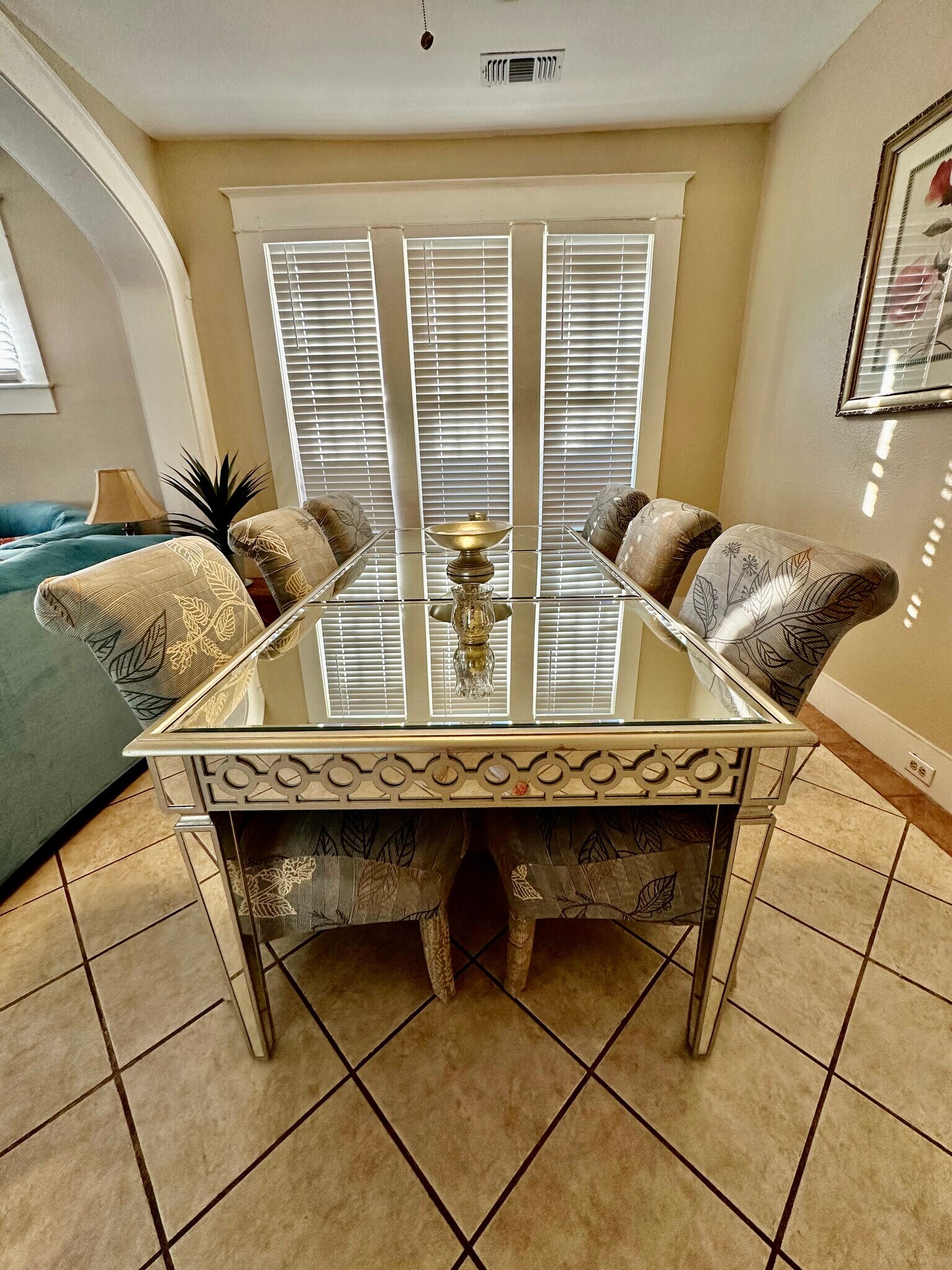 Dining Area - 2811 Buena Vista St