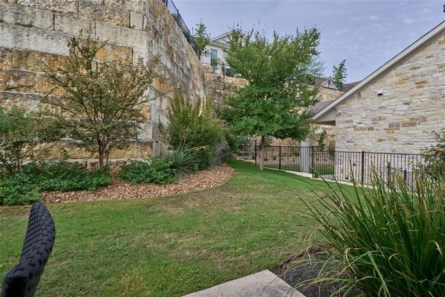 Building Photo - 105 Beneteau Dr