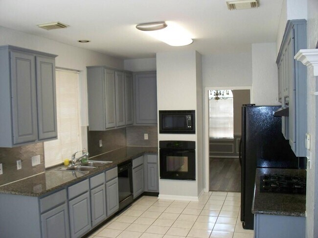 Building Photo - 20736 Fawnbrook Ct