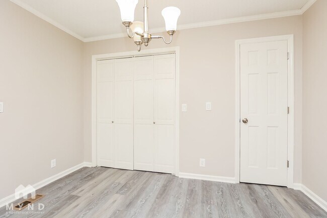 Building Photo - 907 Briar Ct