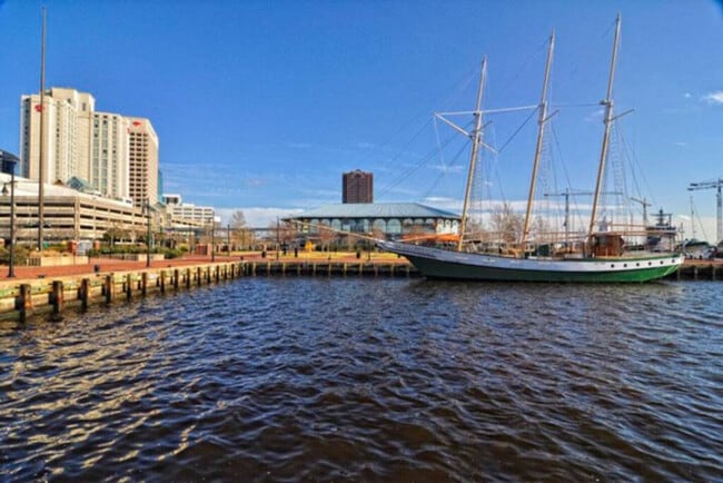 Building Photo - 558 Granby St